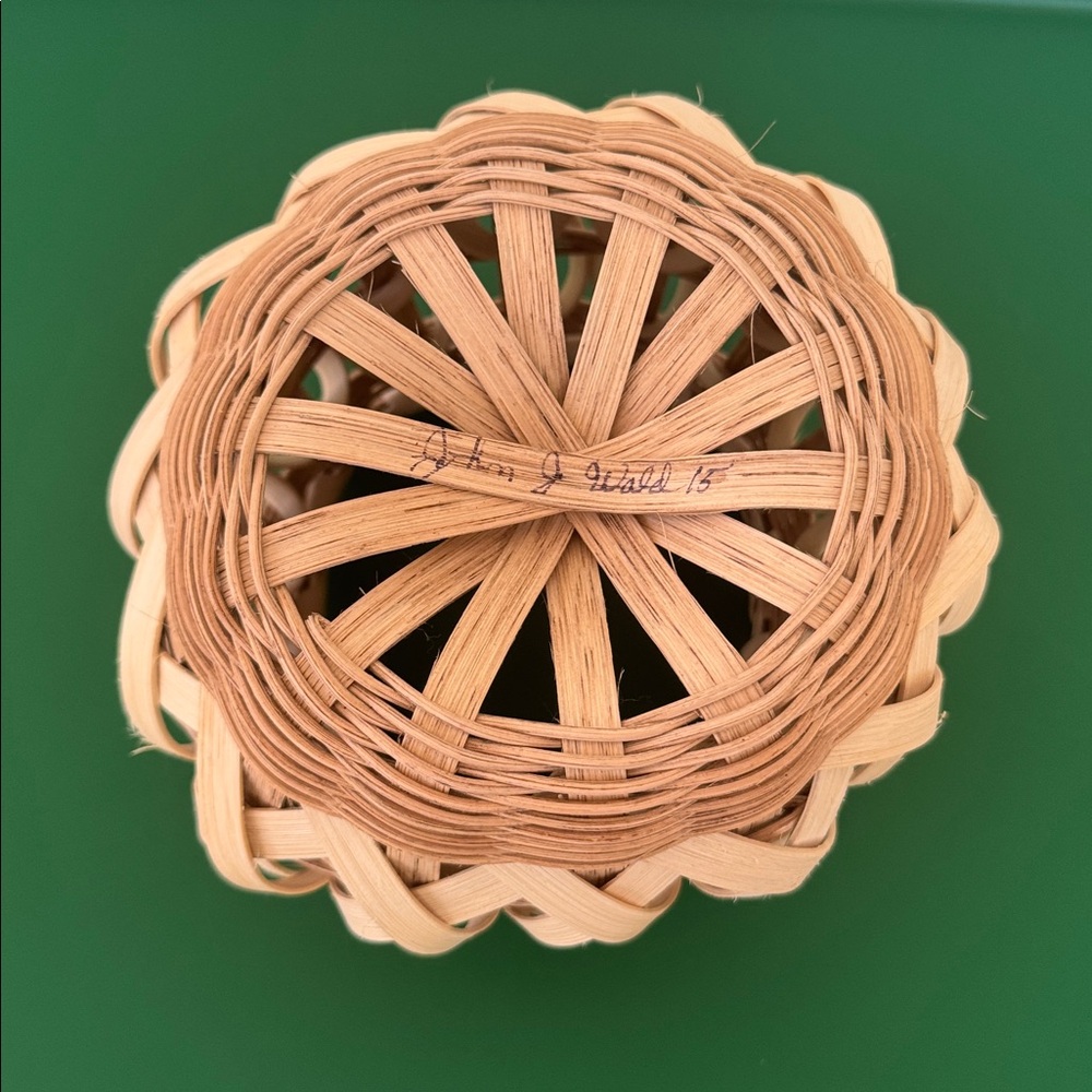 Wicker Curly Basket Round Hand Made signed John J. Wald 2015 6 1/2” tall - Picture 3 of 5